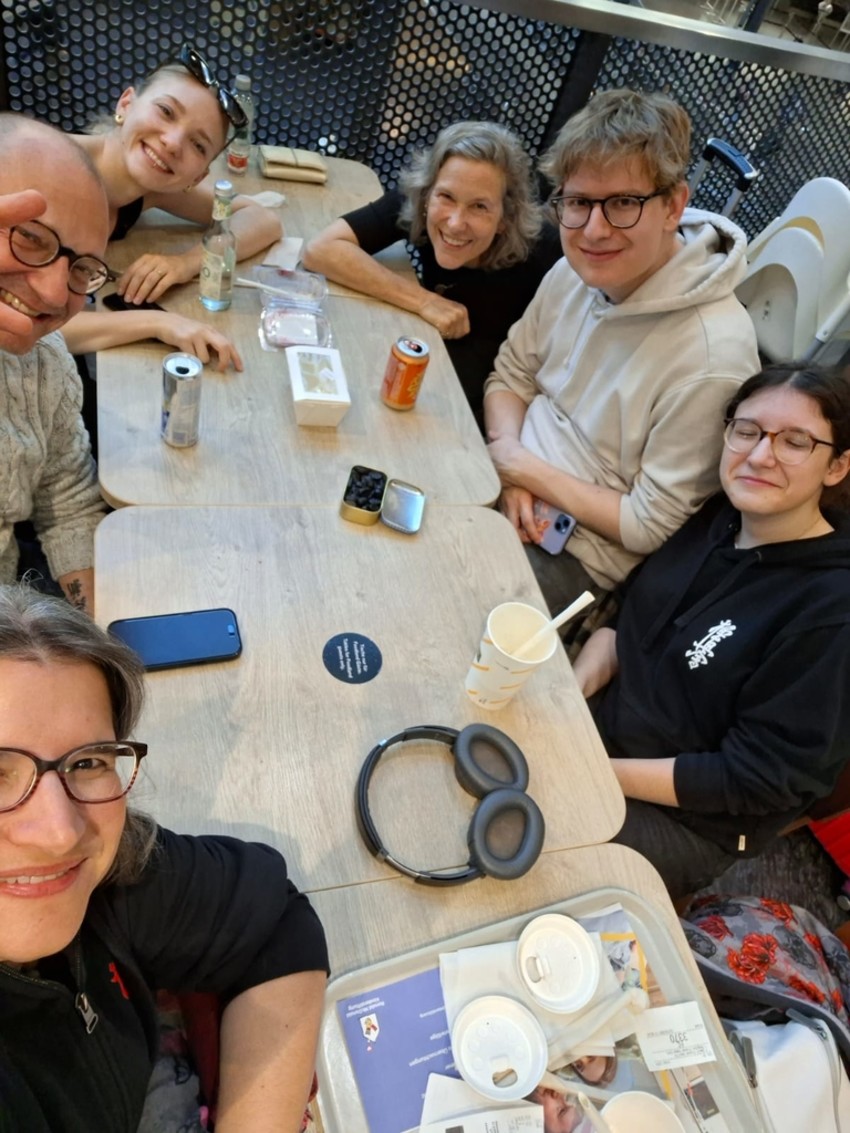 photo-2025-10-12-17-52-29-fa9c1d6cd17f1d23eb51d6437fa4dd3c