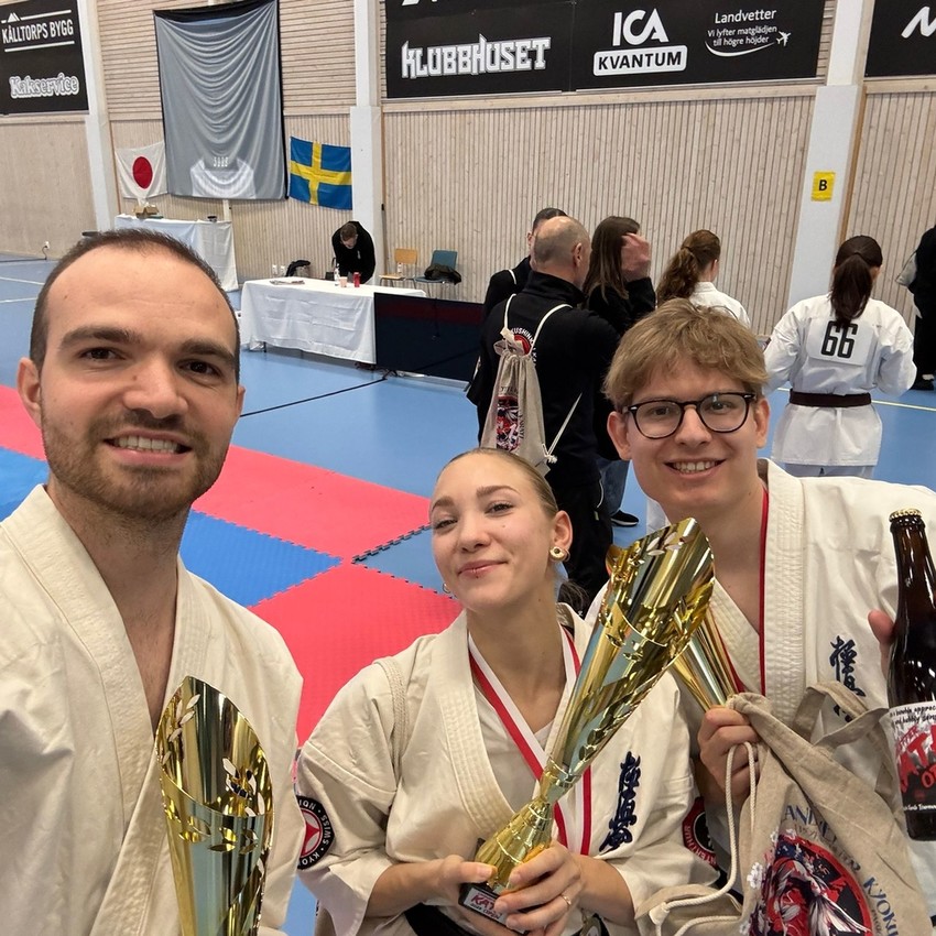 photo-2025-10-12-19-59-01-8a206393feae2a308b20dfea4cf2770c