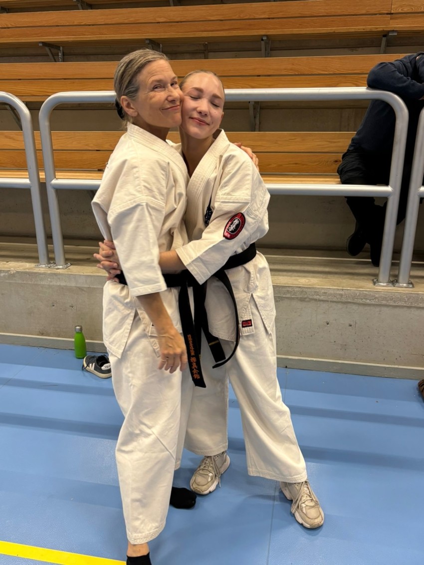 photo-2025-10-12-19-59-20-127ad5b2e52a32de4a7bbf5aa3522fb1