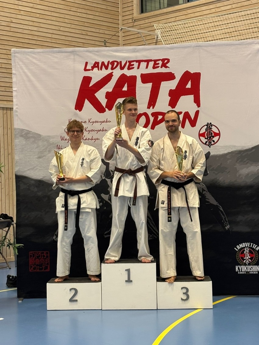 photo-2025-10-12-20-01-06-6c425b2ab9aff2e10433636f514ebe78